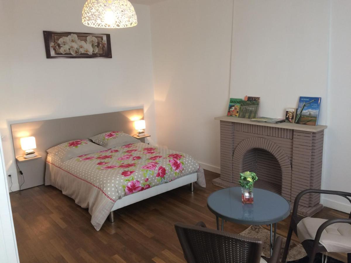 Chambres  Orchidées Saint-Denis-de-Gastines Extérieur photo